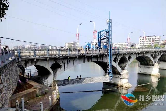 湖南湘鄉(xiāng)市委托專業(yè)檢測機構(gòu)對東山大橋進行特殊檢查